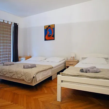 Kvaternikova - Pool, Grill, 4 Bedrooms, 3 Bathrooms