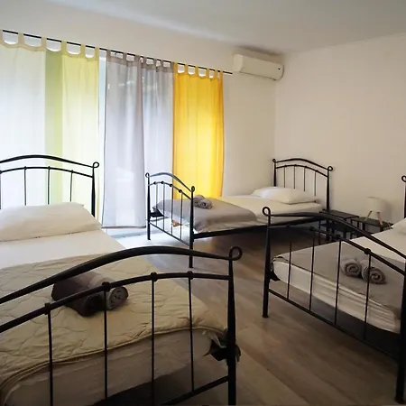 Kvaternikova - Pool, Grill, 4 Bedrooms, 3 Bathrooms Apartment *