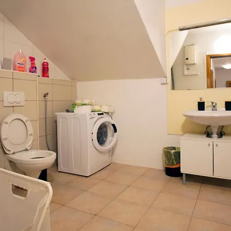 Kvaternikova - Pool, Grill, 4 Bedrooms, 3 Bathrooms * Split