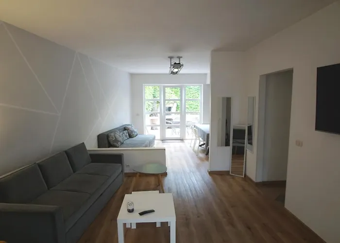 Apartment Kvaternikova - Pool, Grill, 4 Bedrooms, 3 Bathrooms *
