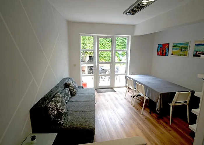 Kvaternikova - Pool, Grill, 4 Bedrooms, 3 Bathrooms Apartment