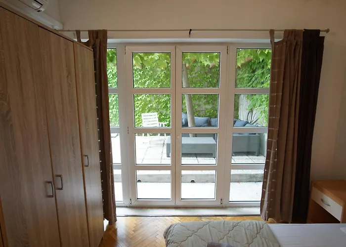 Kvaternikova - Pool, Grill, 4 Bedrooms, 3 Bathrooms * Split