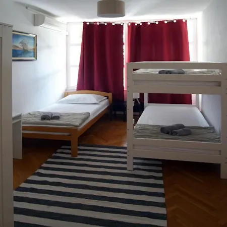 Kvaternikova - Pool, Grill, 4 Bedrooms, 3 Bathrooms *