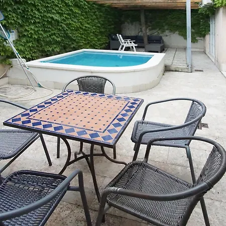 Kvaternikova - Pool, Grill, 4 Bedrooms, 3 Bathrooms