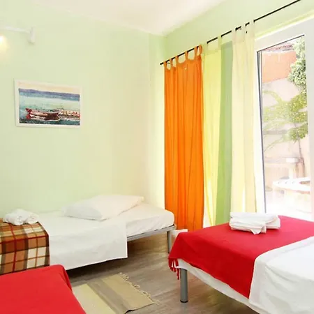 Kvaternikova - Pool, Grill, 4 Bedrooms, 3 Bathrooms Apartment Split
