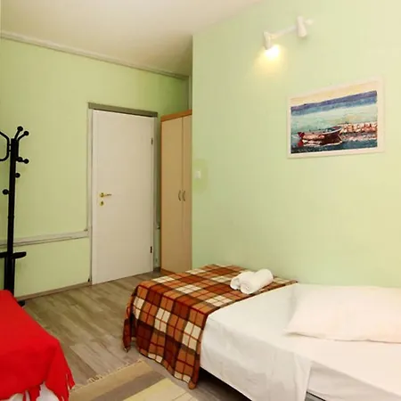 Kvaternikova - Pool, Grill, 4 Bedrooms, 3 Bathrooms * Split
