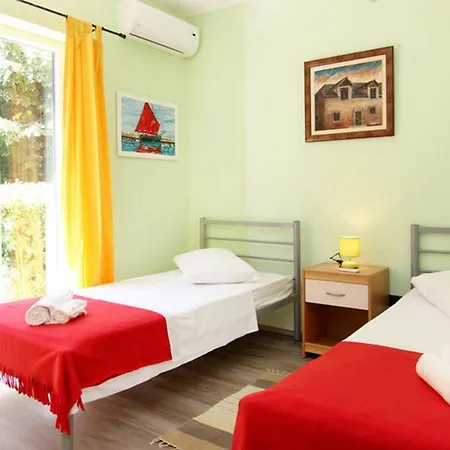 Kvaternikova - Pool, Grill, 4 Bedrooms, 3 Bathrooms *