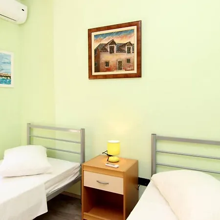 Kvaternikova - Pool, Grill, 4 Bedrooms, 3 Bathrooms Apartment *