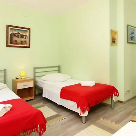 Kvaternikova - Pool, Grill, 4 Bedrooms, 3 Bathrooms Apartment Split
