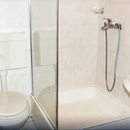 Kvaternikova - Pool, Grill, 4 Bedrooms, 3 Bathrooms * Split