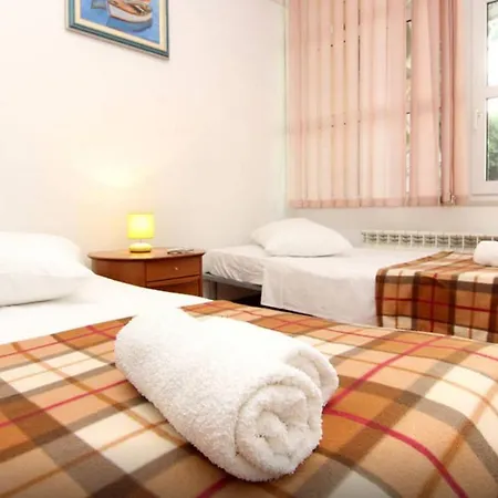 Kvaternikova - Pool, Grill, 4 Bedrooms, 3 Bathrooms *