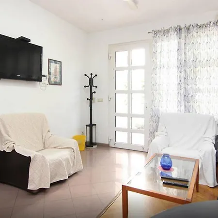 Kvaternikova - Pool, Grill, 4 Bedrooms, 3 Bathrooms Apartment *