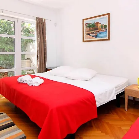 Kvaternikova - Pool, Grill, 4 Bedrooms, 3 Bathrooms Apartment
