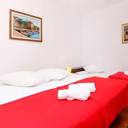 Kvaternikova - Pool, Grill, 4 Bedrooms, 3 Bathrooms Apartment Split