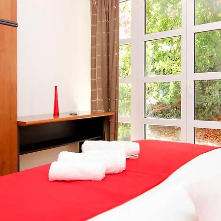 Apartment Kvaternikova - Pool, Grill, 4 Bedrooms, 3 Bathrooms Split