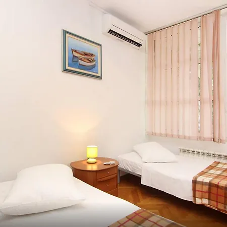 Kvaternikova - Pool, Grill, 4 Bedrooms, 3 Bathrooms Apartment *