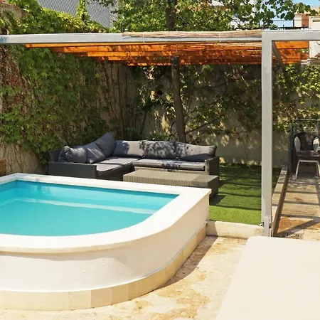 شقة Kvaternikova - Pool, Grill, 4 Bedrooms, 3 Bathrooms سبليت