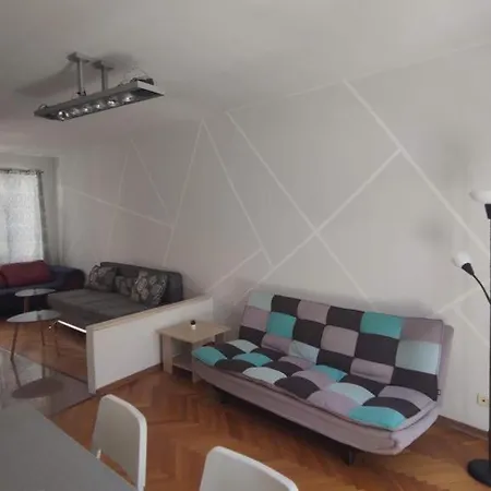 Apartment Kvaternikova - Pool, Grill, 4 Bedrooms, 3 Bathrooms