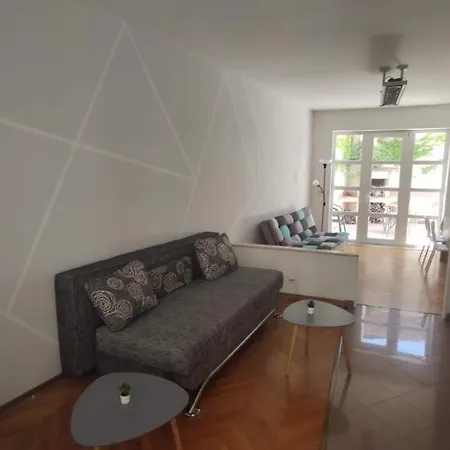 Kvaternikova - Pool, Grill, 4 Bedrooms, 3 Bathrooms Apartment