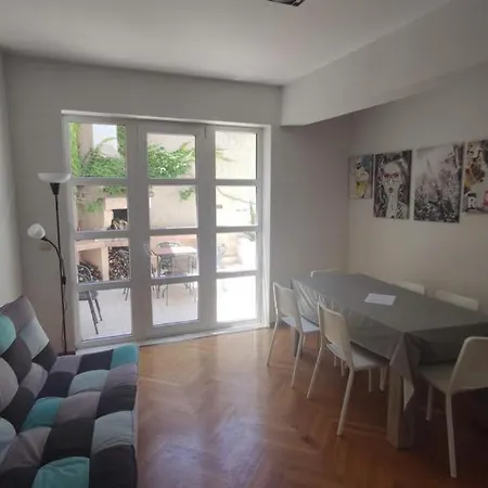 Kvaternikova - Pool, Grill, 4 Bedrooms, 3 Bathrooms Apartment *