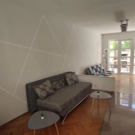 Apartment Kvaternikova - Pool, Grill, 4 Bedrooms, 3 Bathrooms