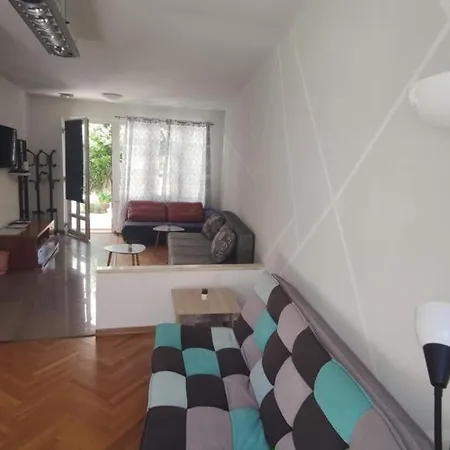 Kvaternikova - Pool, Grill, 4 Bedrooms, 3 Bathrooms Apartment