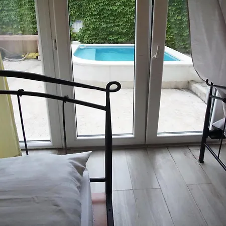 Kvaternikova - Pool, Grill, 4 Bedrooms, 3 Bathrooms Split