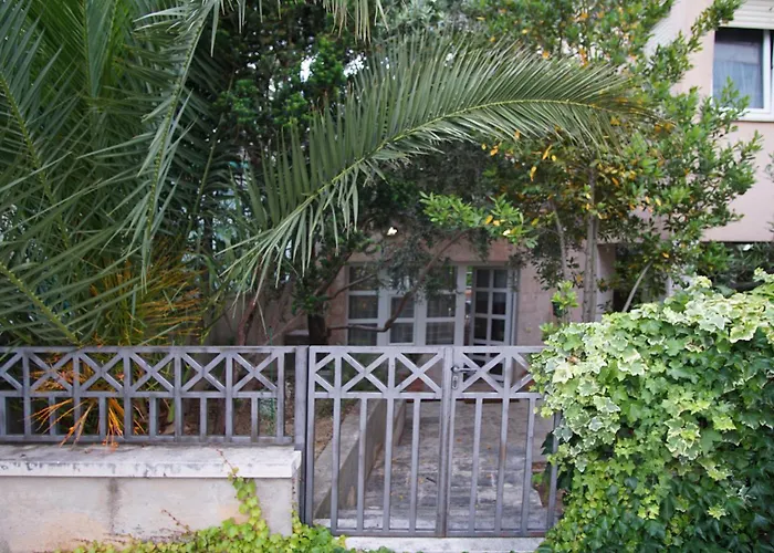 Apartamento Kvaternikova - Pool, Grill, 4 Bedrooms, 3 Bathrooms