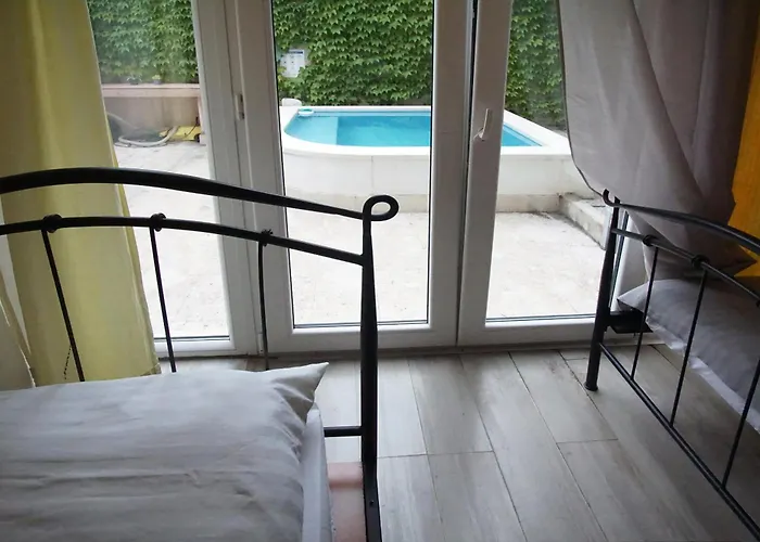 Kvaternikova - Pool, Grill, 4 Bedrooms, 3 Bathrooms Split